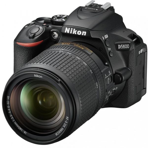 Nikon D5600 kit (18-140mm VR)